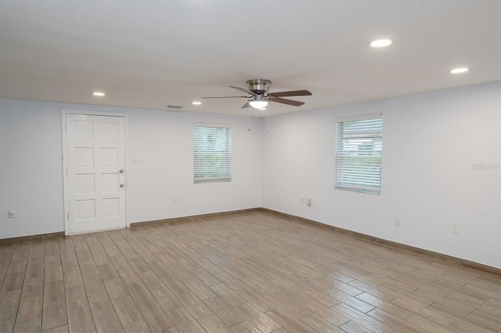 For Sale: $325,000 (3 beds, 2 baths, 1395 Square Feet)