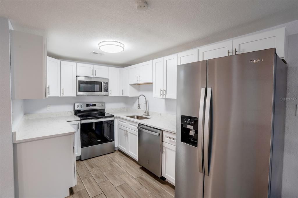 For Sale: $325,000 (3 beds, 2 baths, 1395 Square Feet)