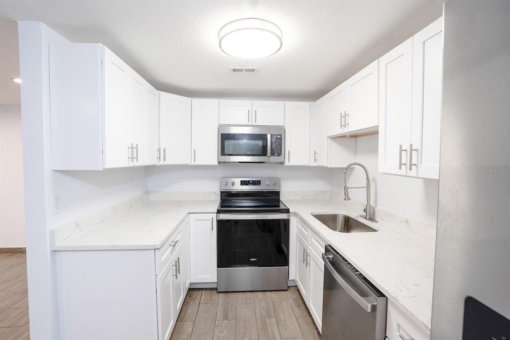 For Sale: $325,000 (3 beds, 2 baths, 1395 Square Feet)