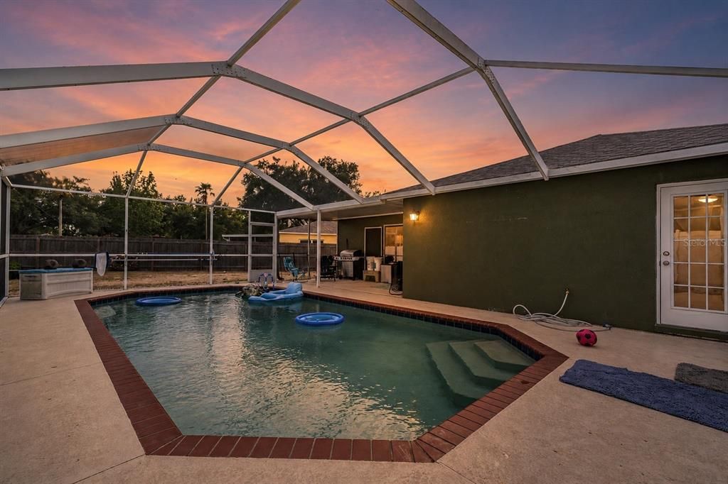 For Sale: $369,000 (3 beds, 2 baths, 1847 Square Feet)