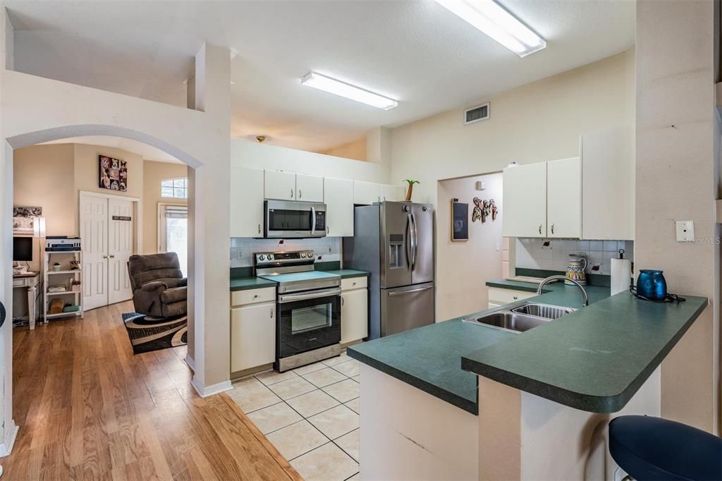 For Sale: $369,000 (3 beds, 2 baths, 1847 Square Feet)