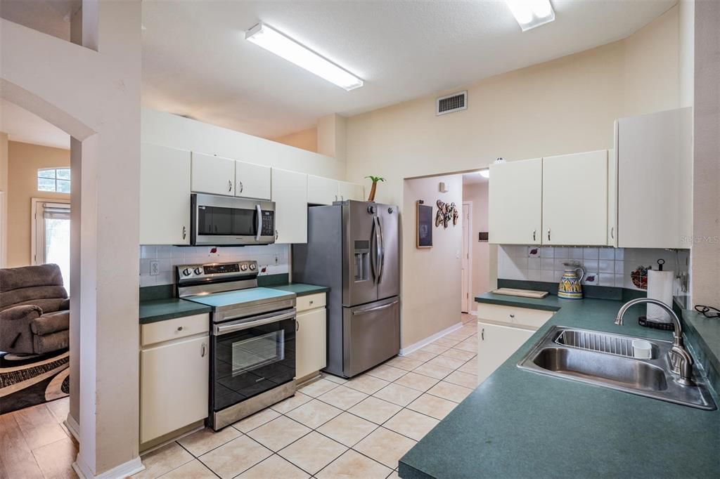 For Sale: $369,000 (3 beds, 2 baths, 1847 Square Feet)