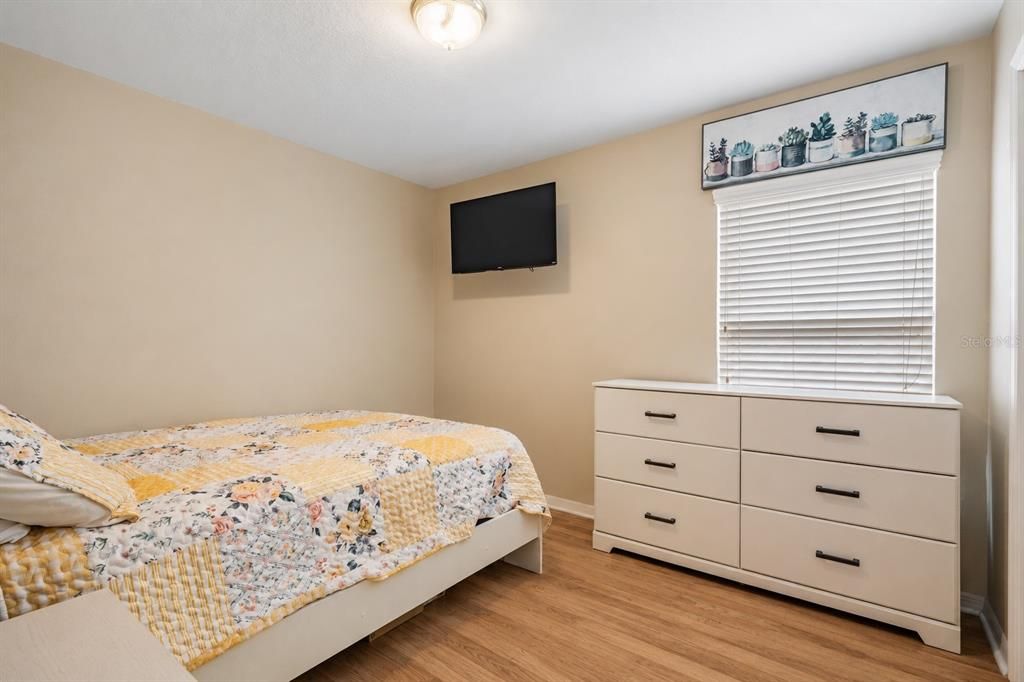 For Sale: $369,000 (3 beds, 2 baths, 1847 Square Feet)