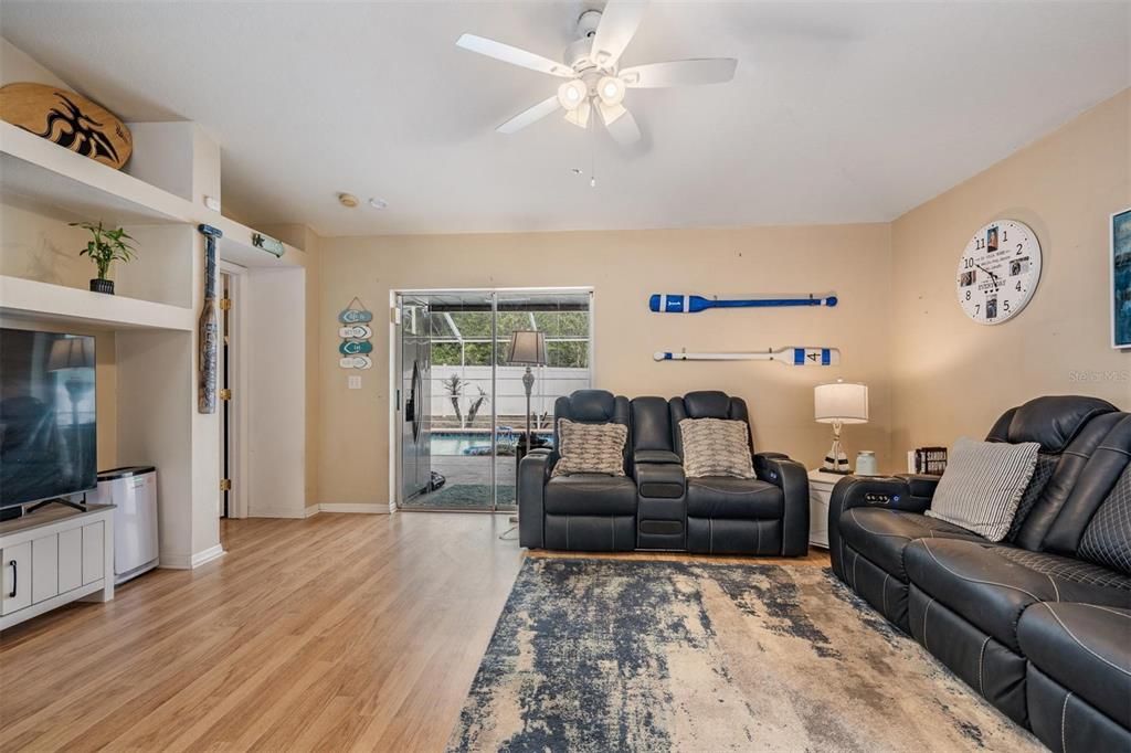 For Sale: $369,000 (3 beds, 2 baths, 1847 Square Feet)