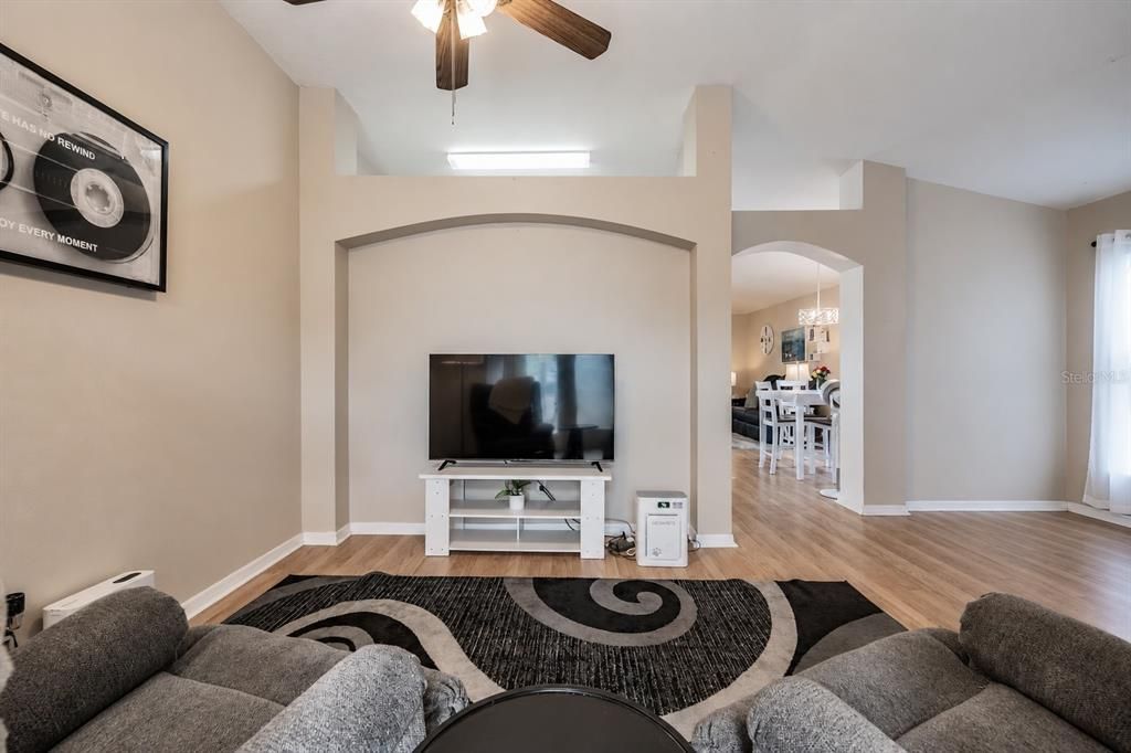 For Sale: $369,000 (3 beds, 2 baths, 1847 Square Feet)