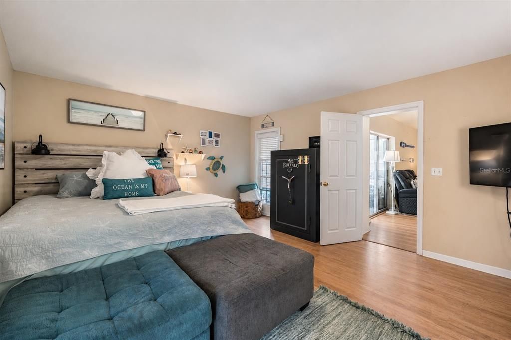 For Sale: $369,000 (3 beds, 2 baths, 1847 Square Feet)