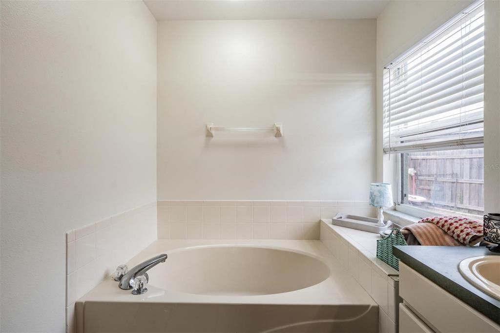 For Sale: $369,000 (3 beds, 2 baths, 1847 Square Feet)