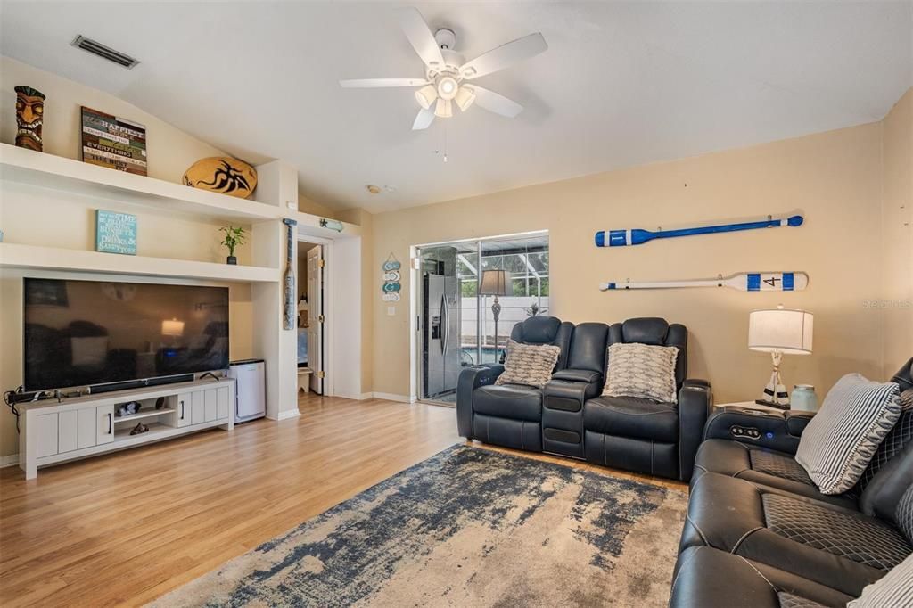 For Sale: $369,000 (3 beds, 2 baths, 1847 Square Feet)