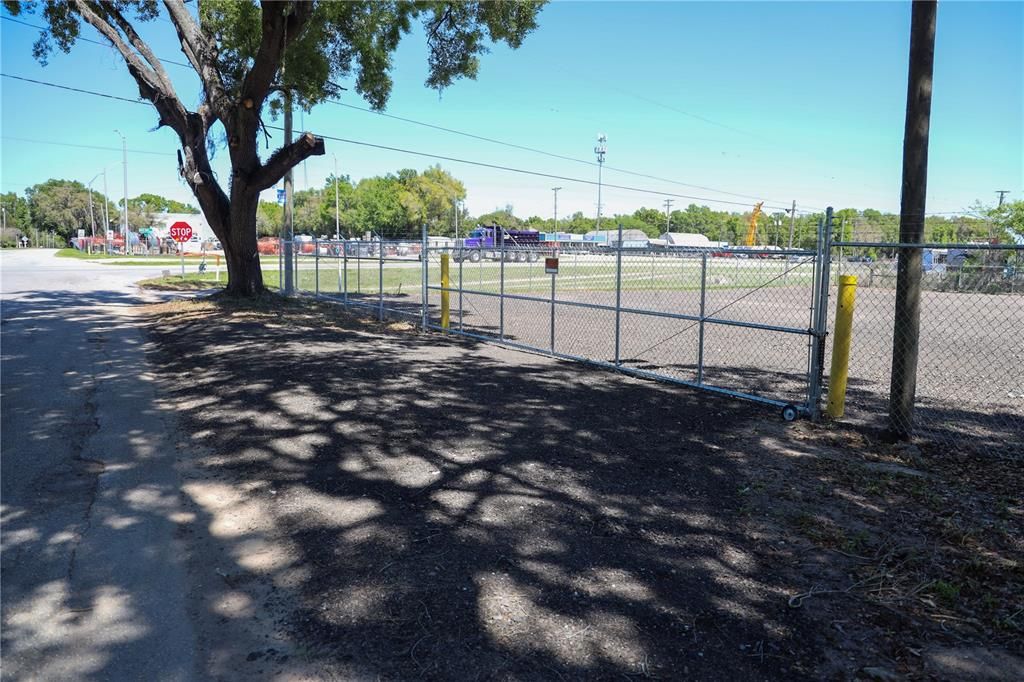 For Sale: $1,199,000 (1.07 acres)