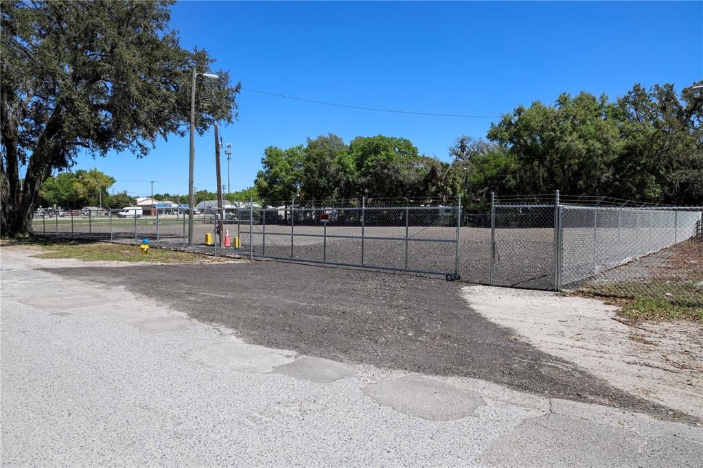 For Sale: $1,199,000 (1.07 acres)