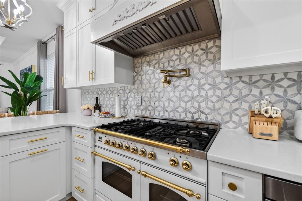 For Sale: $327,000 (2 beds, 2 baths, 1320 Square Feet)