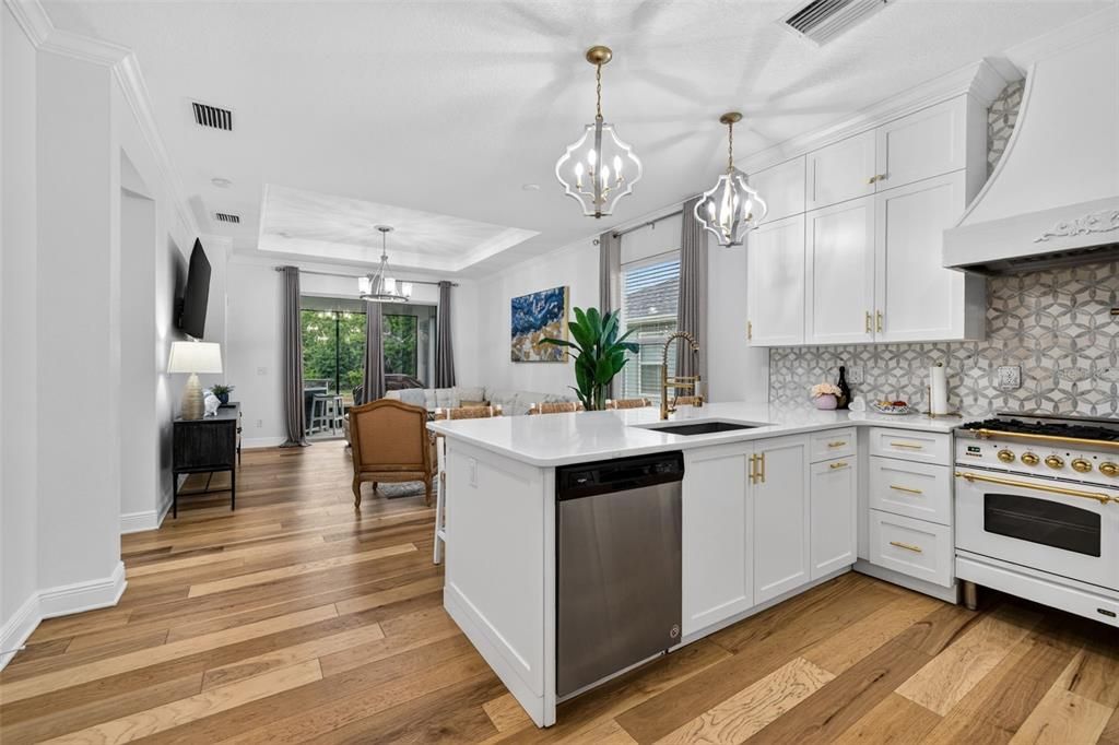 For Sale: $327,000 (2 beds, 2 baths, 1320 Square Feet)