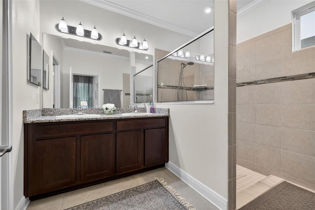 For Sale: $327,000 (2 beds, 2 baths, 1320 Square Feet)