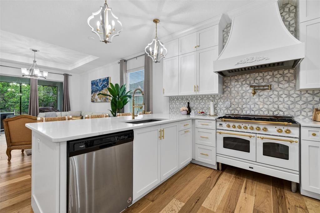For Sale: $327,000 (2 beds, 2 baths, 1320 Square Feet)