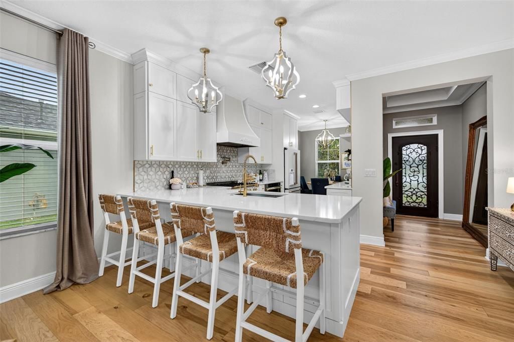 For Sale: $327,000 (2 beds, 2 baths, 1320 Square Feet)