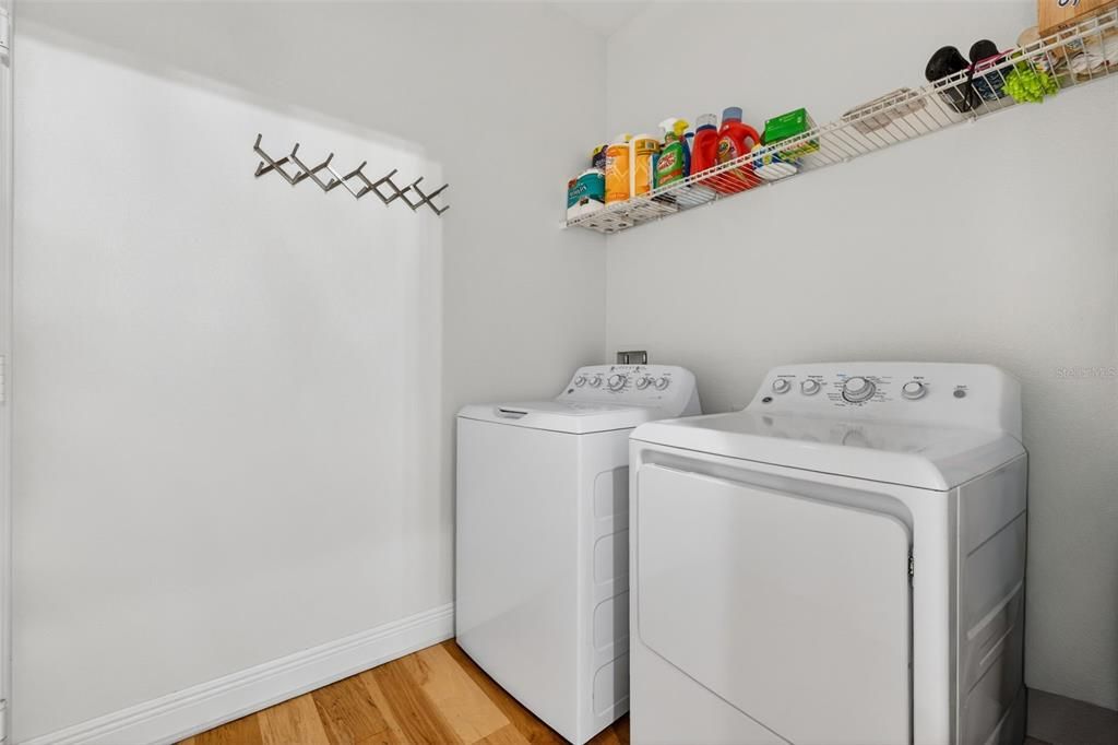 For Sale: $327,000 (2 beds, 2 baths, 1320 Square Feet)