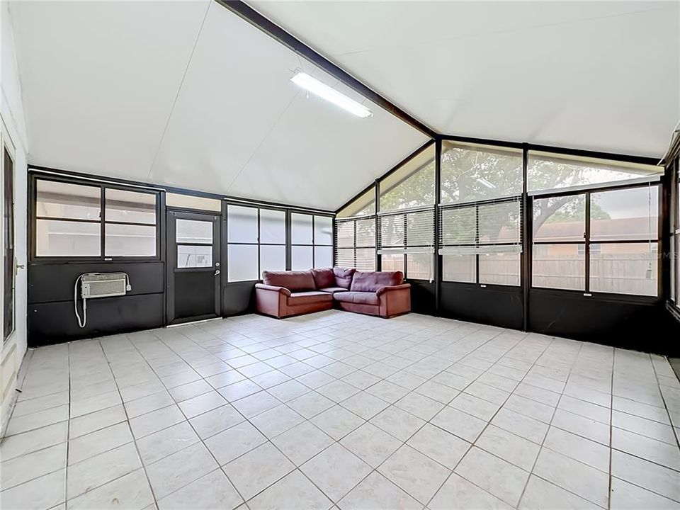 Activo con contrato: $319,000 (3 camas, 2 baños, 1352 Pies cuadrados)