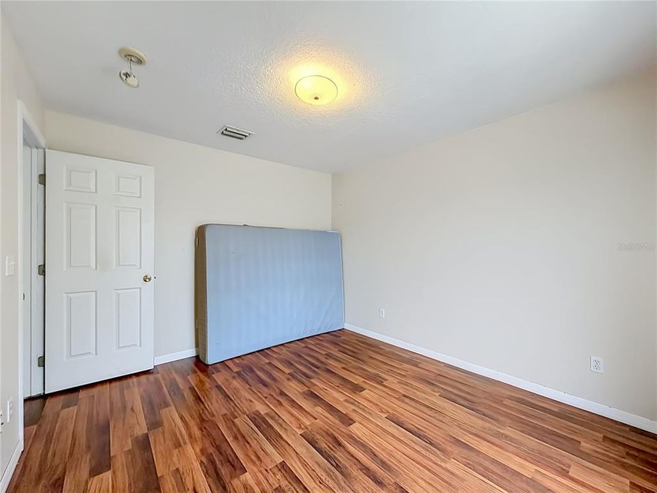 Activo con contrato: $319,000 (3 camas, 2 baños, 1352 Pies cuadrados)