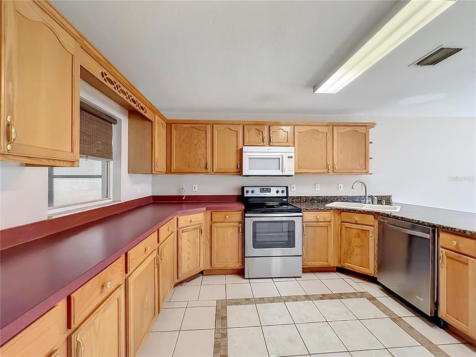 Activo con contrato: $319,000 (3 camas, 2 baños, 1352 Pies cuadrados)