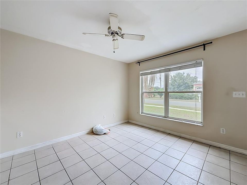 Activo con contrato: $319,000 (3 camas, 2 baños, 1352 Pies cuadrados)