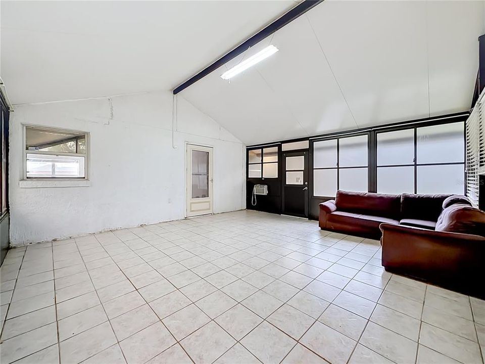Activo con contrato: $319,000 (3 camas, 2 baños, 1352 Pies cuadrados)