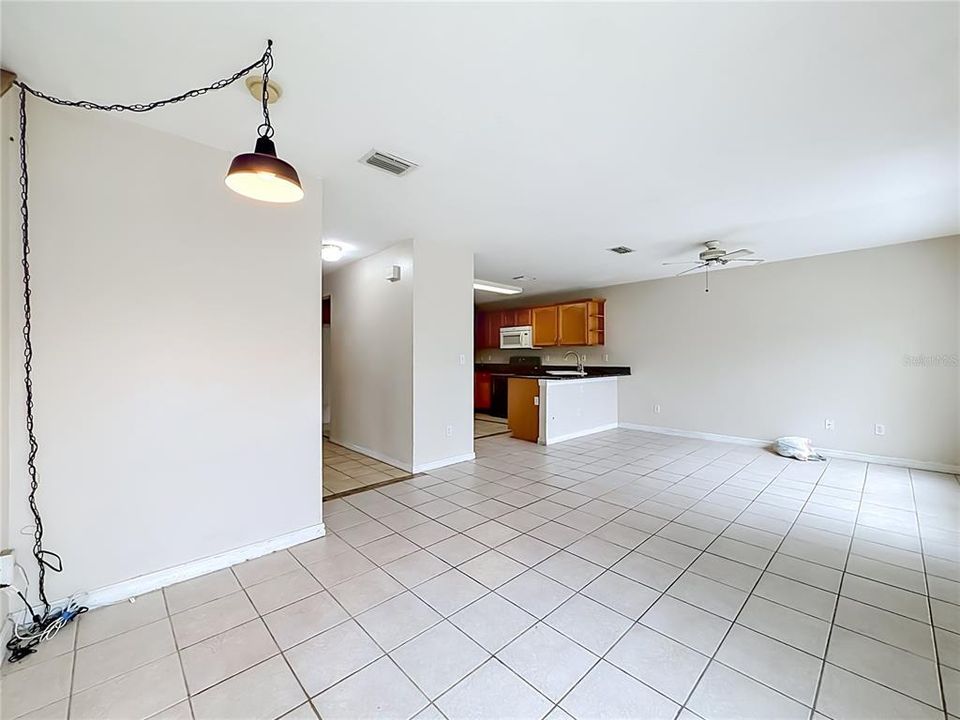 Activo con contrato: $319,000 (3 camas, 2 baños, 1352 Pies cuadrados)