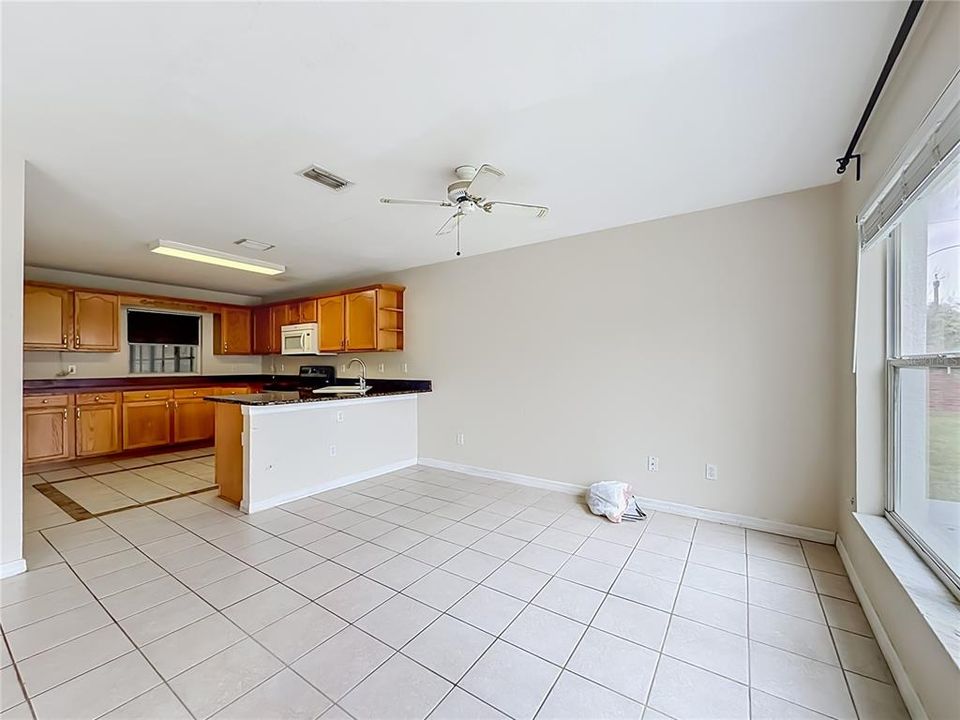 Activo con contrato: $319,000 (3 camas, 2 baños, 1352 Pies cuadrados)