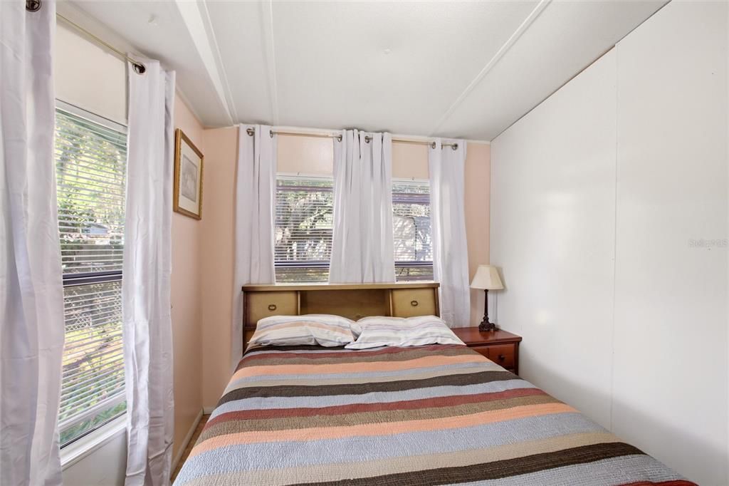 For Sale: $209,900 (4 beds, 3 baths, 1400 Square Feet)