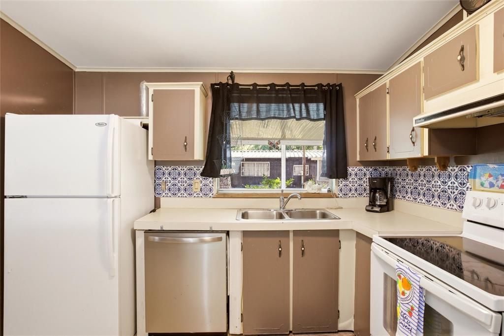 For Sale: $209,900 (4 beds, 3 baths, 1400 Square Feet)