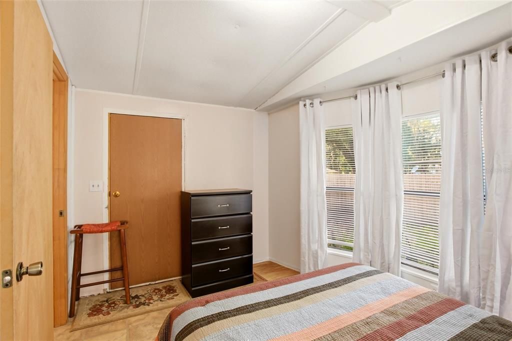For Sale: $209,900 (4 beds, 3 baths, 1400 Square Feet)