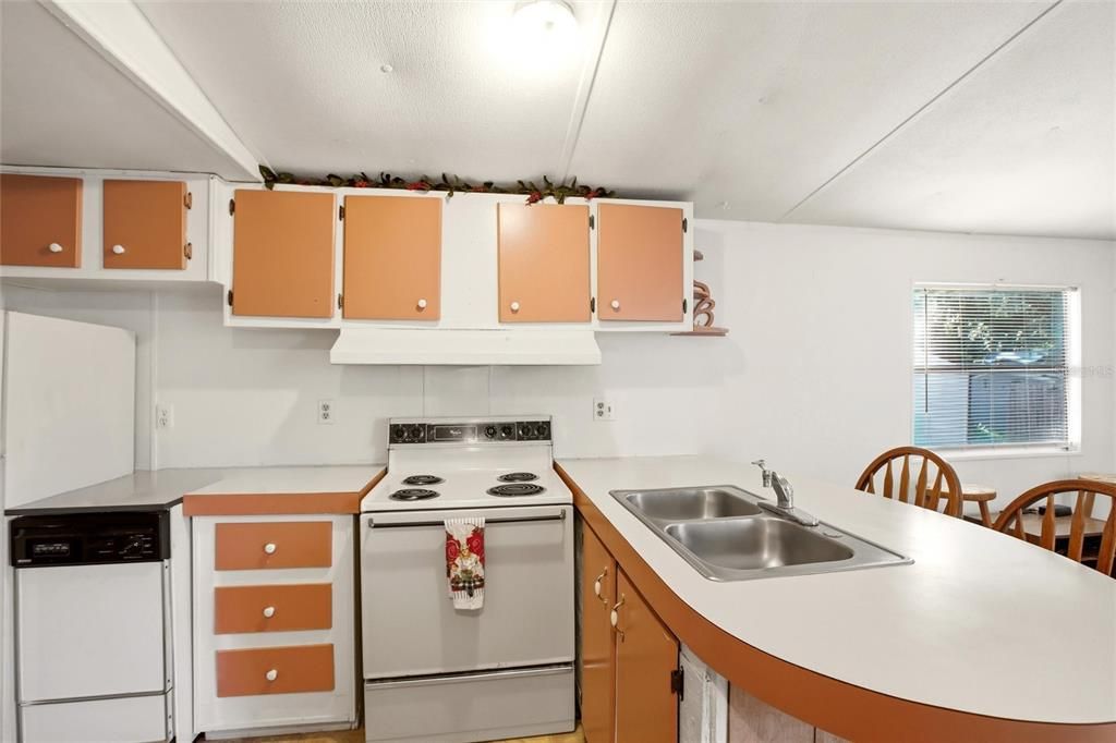 For Sale: $209,900 (4 beds, 3 baths, 1400 Square Feet)