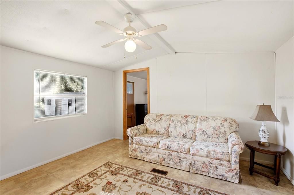 For Sale: $209,900 (4 beds, 3 baths, 1400 Square Feet)
