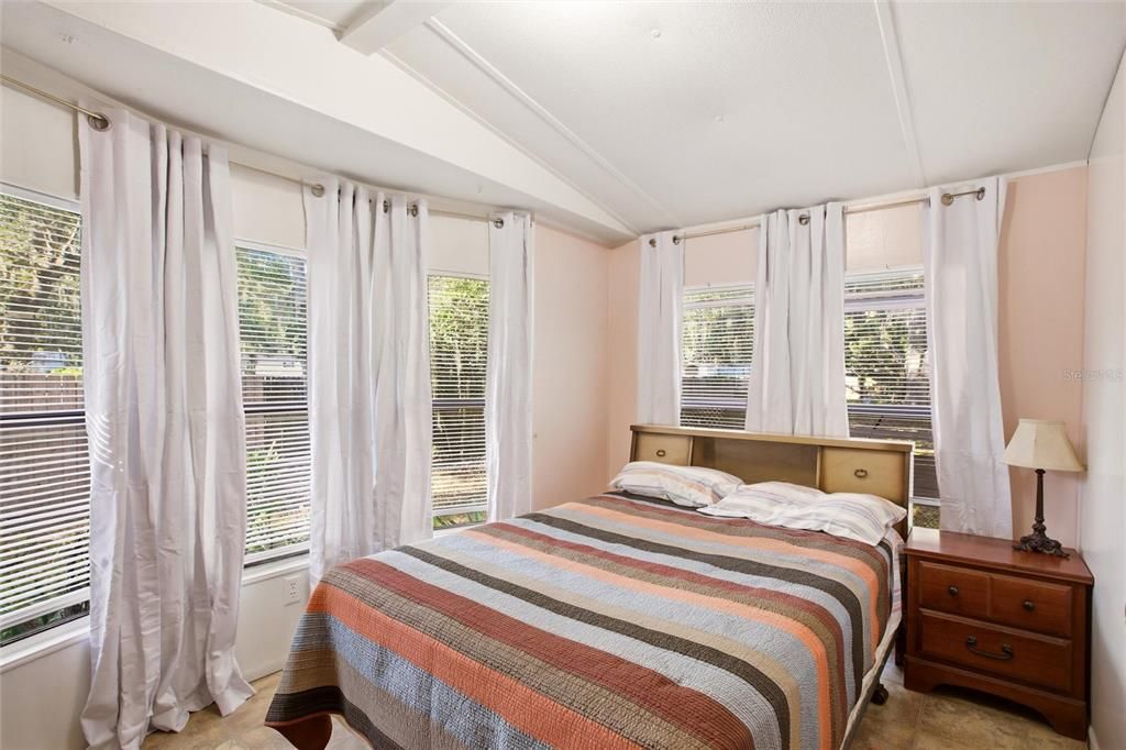 For Sale: $209,900 (4 beds, 3 baths, 1400 Square Feet)