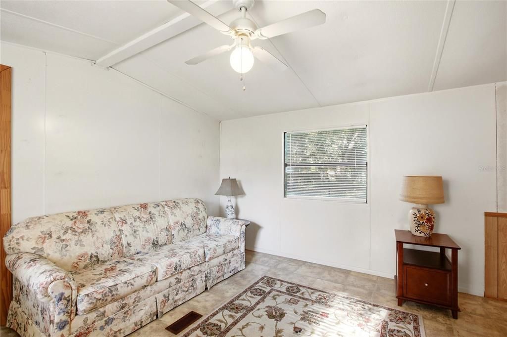 For Sale: $209,900 (4 beds, 3 baths, 1400 Square Feet)