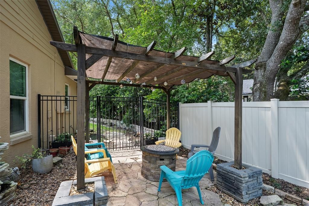 Active With Contract: $580,000 (3 beds, 2 baths, 2864 Square Feet)