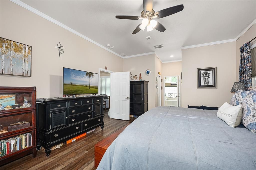 Active With Contract: $580,000 (3 beds, 2 baths, 2864 Square Feet)