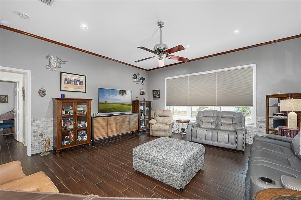 Active With Contract: $580,000 (3 beds, 2 baths, 2864 Square Feet)