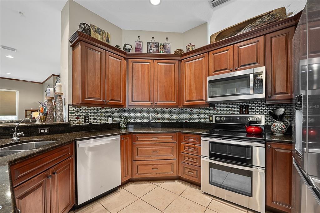 Active With Contract: $580,000 (3 beds, 2 baths, 2864 Square Feet)