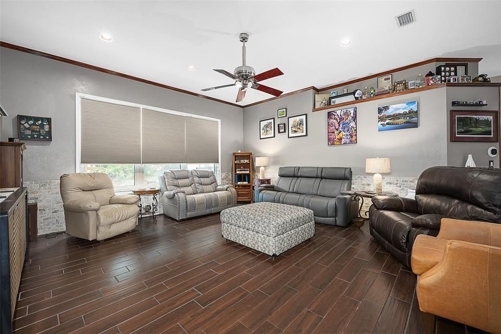 Active With Contract: $580,000 (3 beds, 2 baths, 2864 Square Feet)