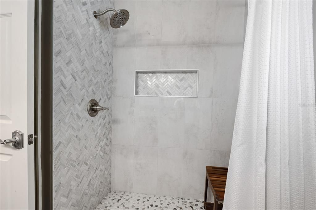Active With Contract: $580,000 (3 beds, 2 baths, 2864 Square Feet)
