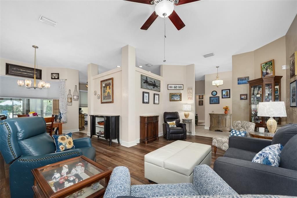 Active With Contract: $580,000 (3 beds, 2 baths, 2864 Square Feet)
