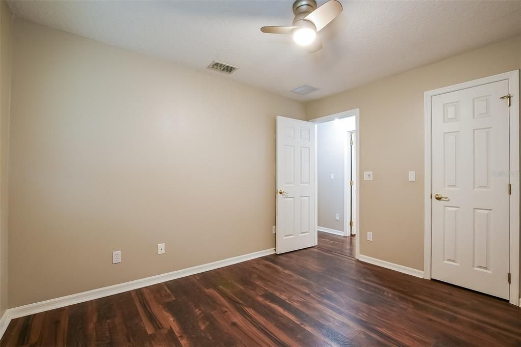 Под контрактом: $349,900 (3 спален, 2 ванн, 1549 Квадратных фут)