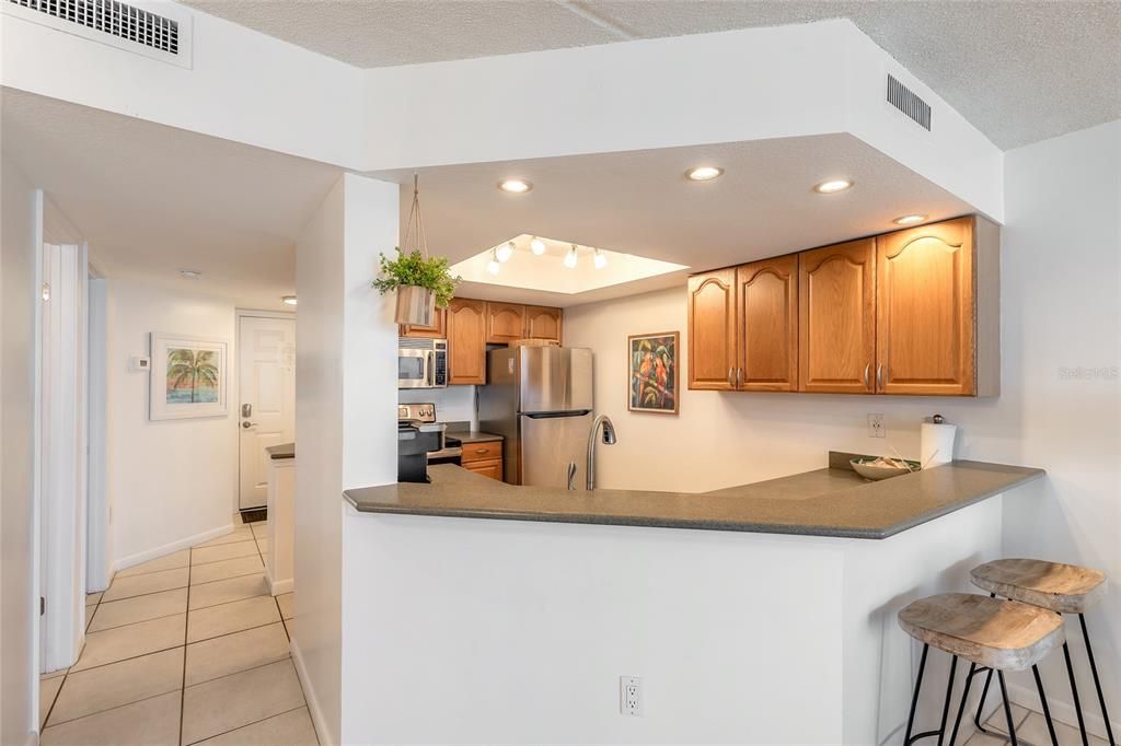 For Sale: $438,800 (2 beds, 2 baths, 885 Square Feet)