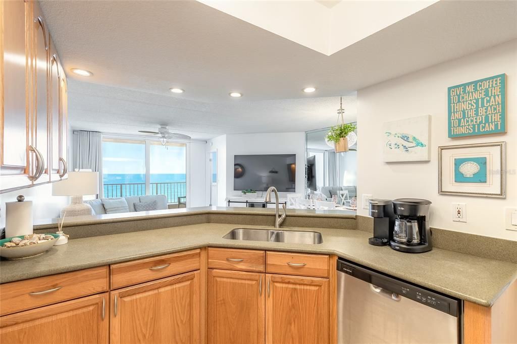 For Sale: $438,800 (2 beds, 2 baths, 885 Square Feet)