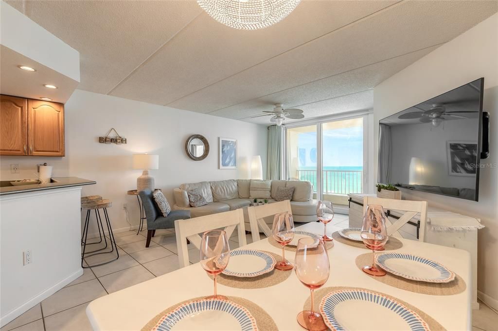 For Sale: $438,800 (2 beds, 2 baths, 885 Square Feet)