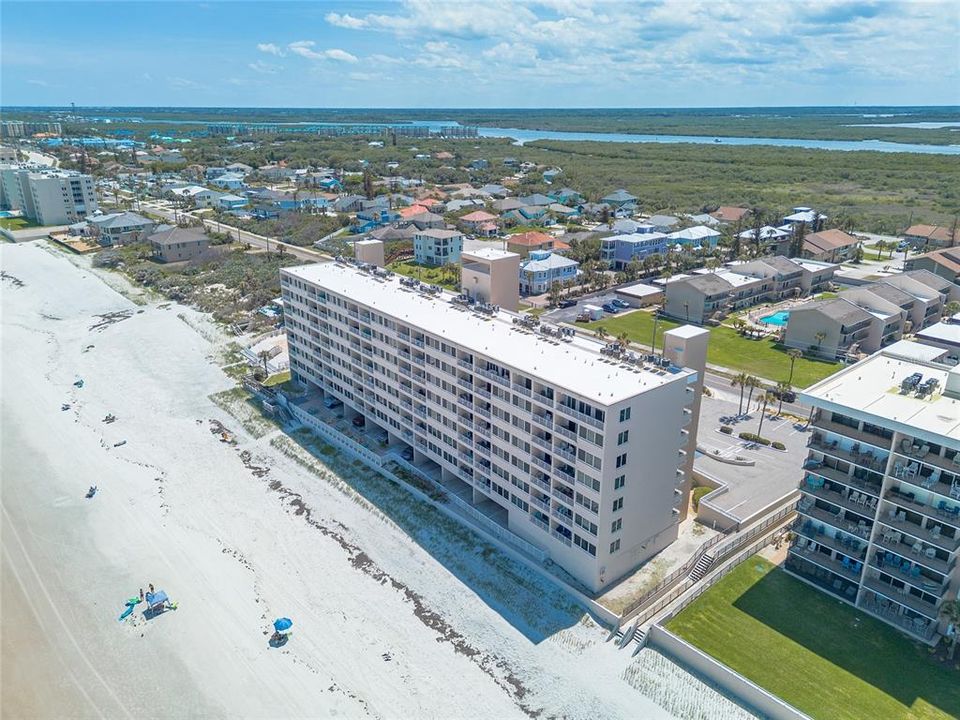 For Sale: $438,800 (2 beds, 2 baths, 885 Square Feet)