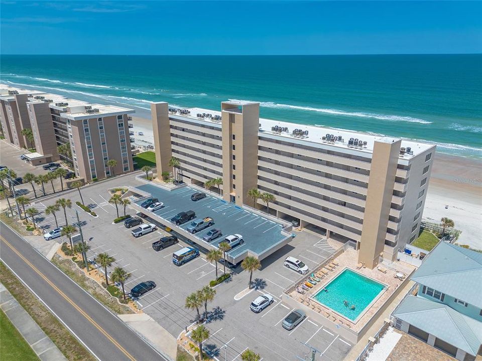For Sale: $438,800 (2 beds, 2 baths, 885 Square Feet)