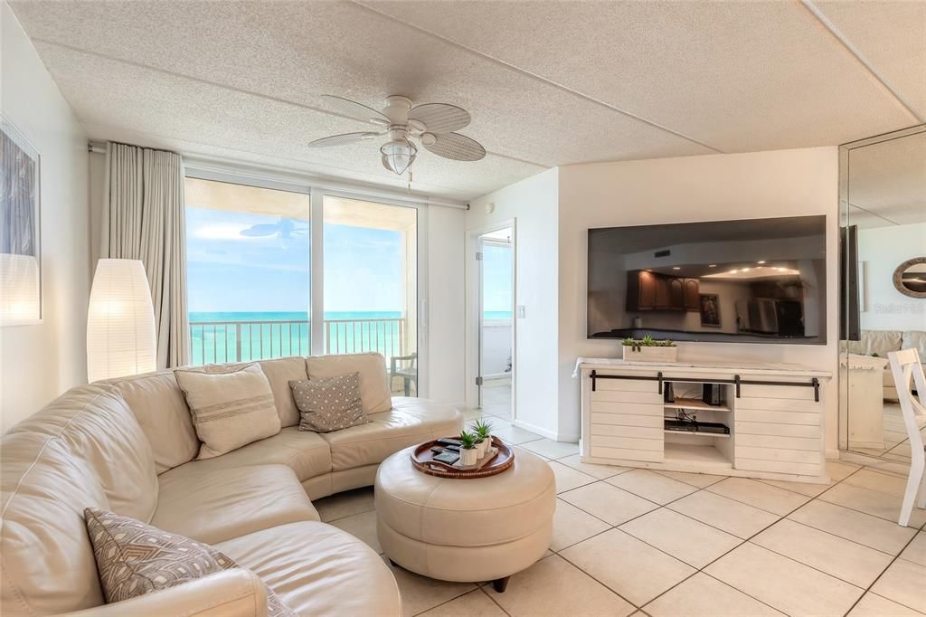 For Sale: $438,800 (2 beds, 2 baths, 885 Square Feet)