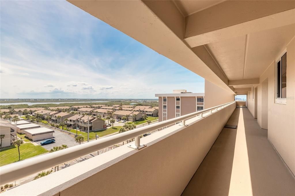 For Sale: $438,800 (2 beds, 2 baths, 885 Square Feet)