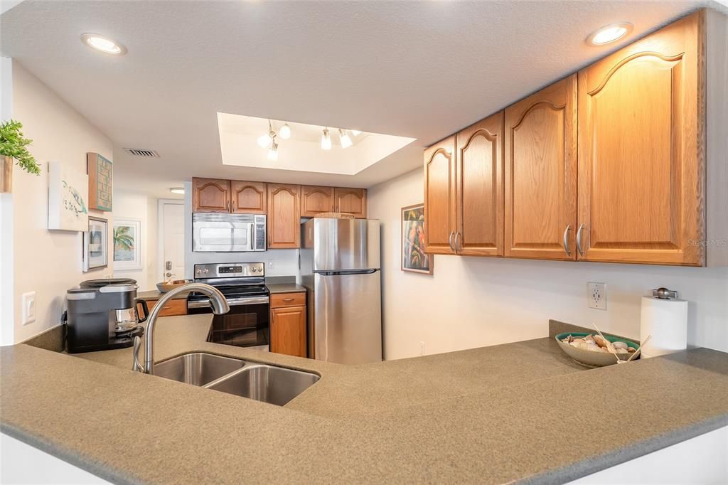For Sale: $438,800 (2 beds, 2 baths, 885 Square Feet)